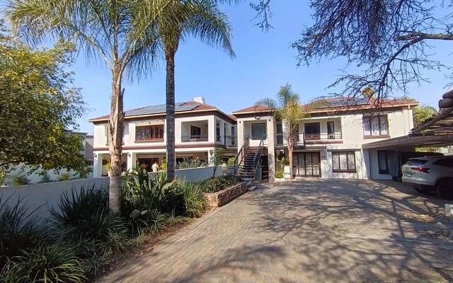 7 Bed Mansion, Silver Lakes Golf Estate