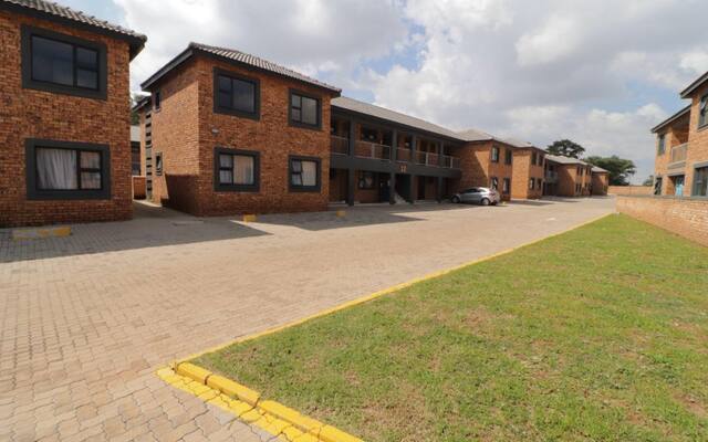 3 Bed Flat, Rynfield